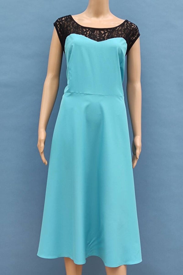Kleid ärmellos hellblau/schwarz mit Spitze Gr. 4XL (52)