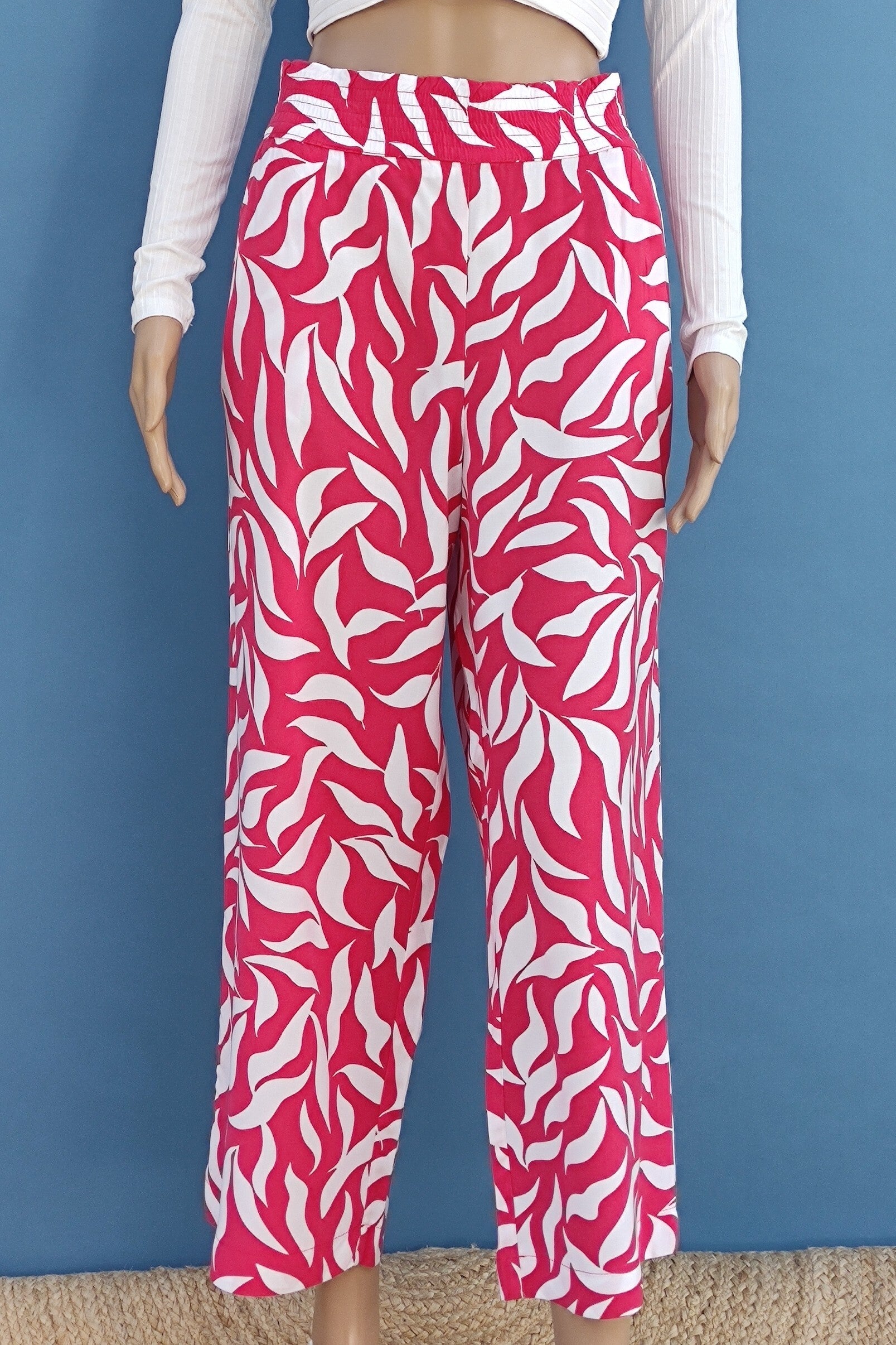 Street One Stoffhose weites Bein pink/weiß mit Blättermuster Gr. L (40)