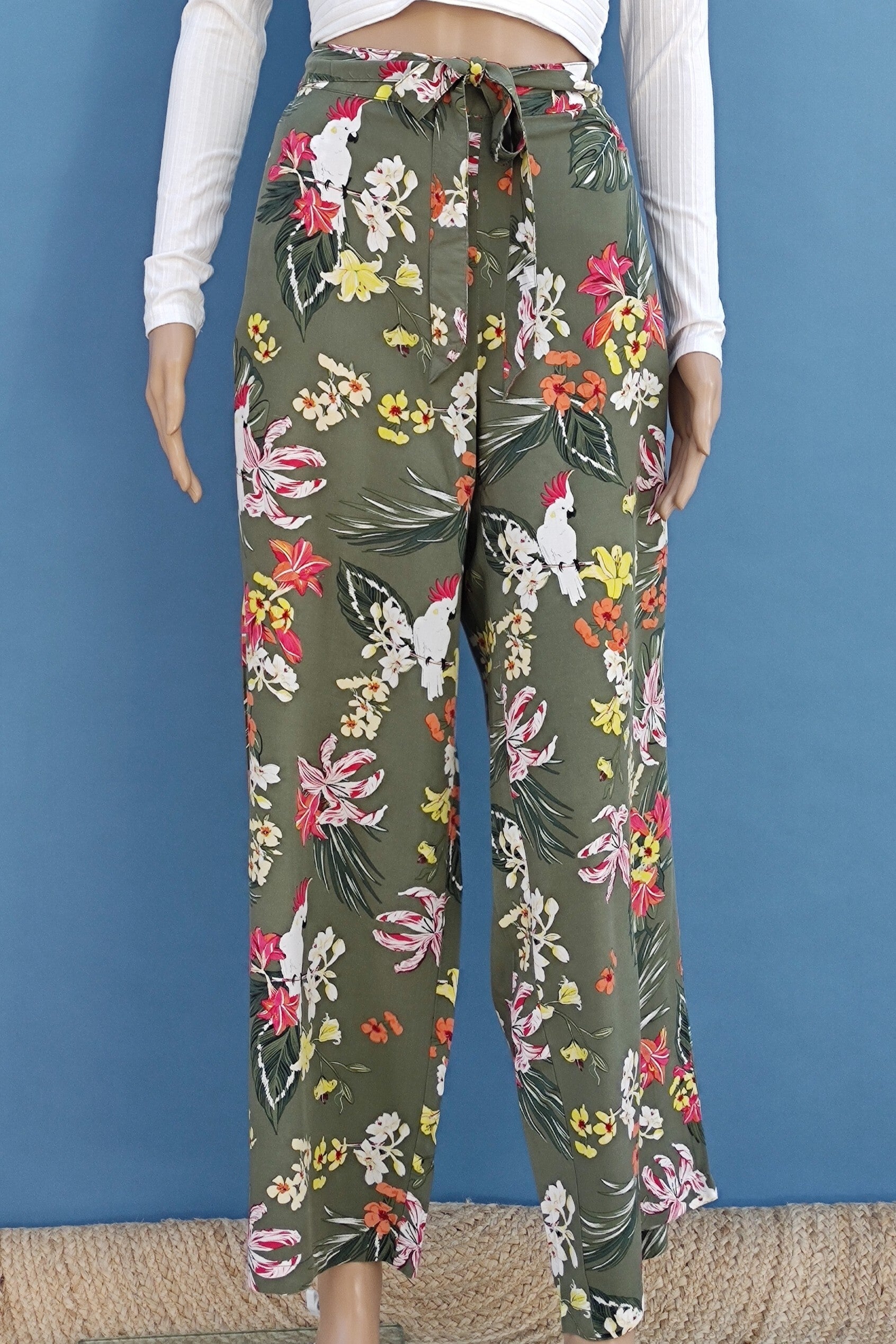 s.Oliver Stoffhose weites Bein khaki/bunt mit Blumenmuster Gr. XL (42)