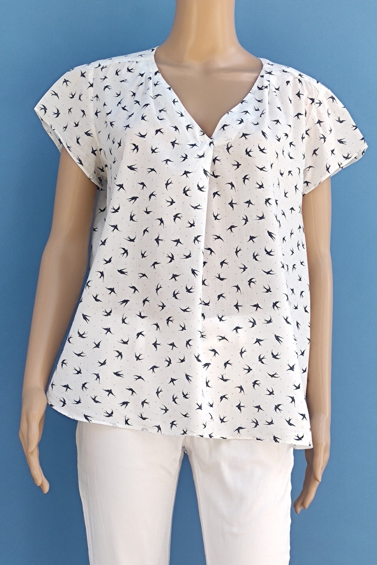 Esprit Bluse kurzarm weiß mit Schwalben Gr. M (38)