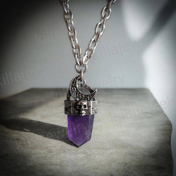 Natural gemstone pendant necklace with skull detail