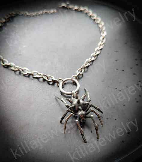 Spiked spider chain necklace