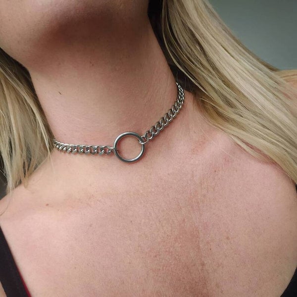 Chunky O ring curb chain choker