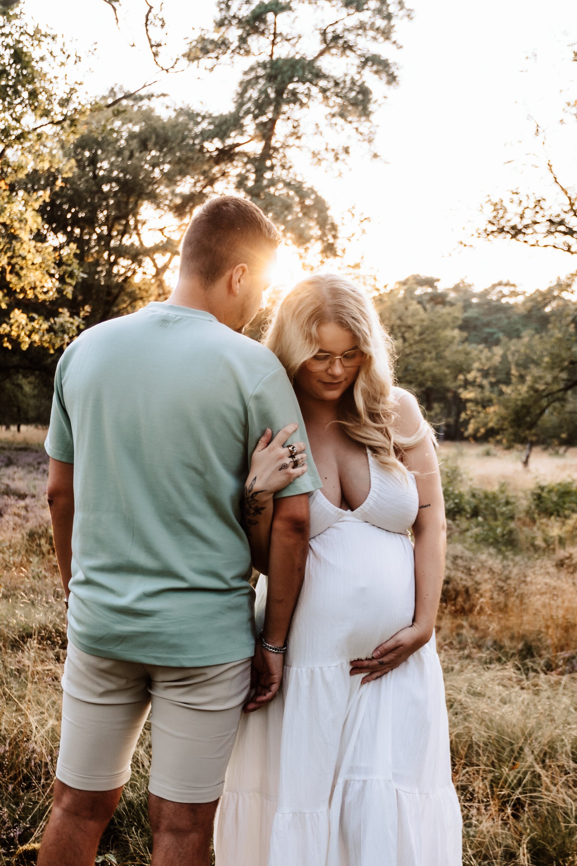 © Femke Kruize Photography Zwangerschapsshoot met zwangere vrouw en partner