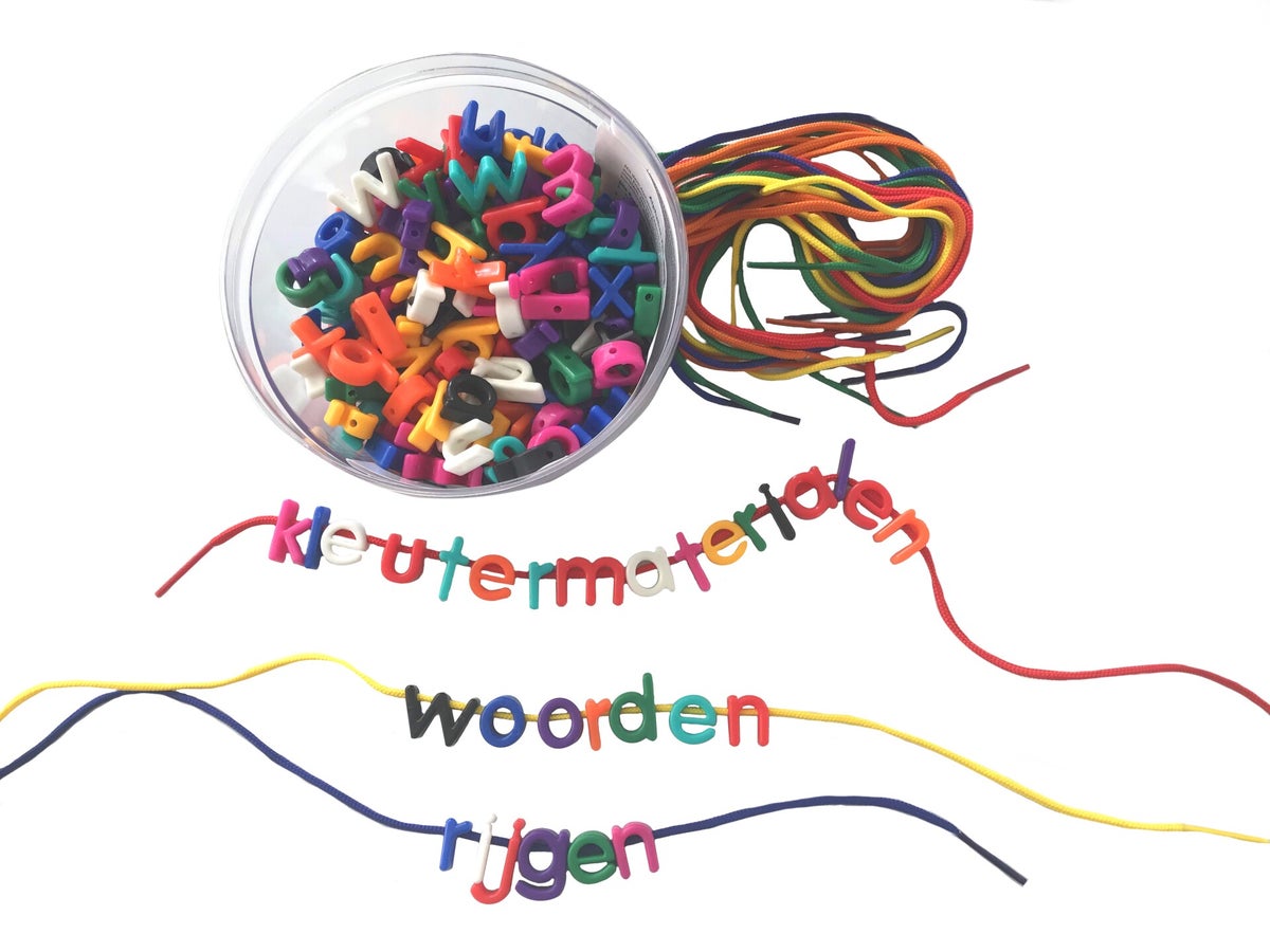 LETTERS OM TE RIJGEN Learning Resources ©️ Lacing alphabet