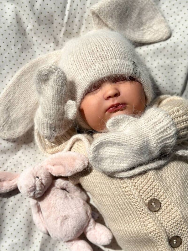 Chapeau beige avec des oreilles de lapin