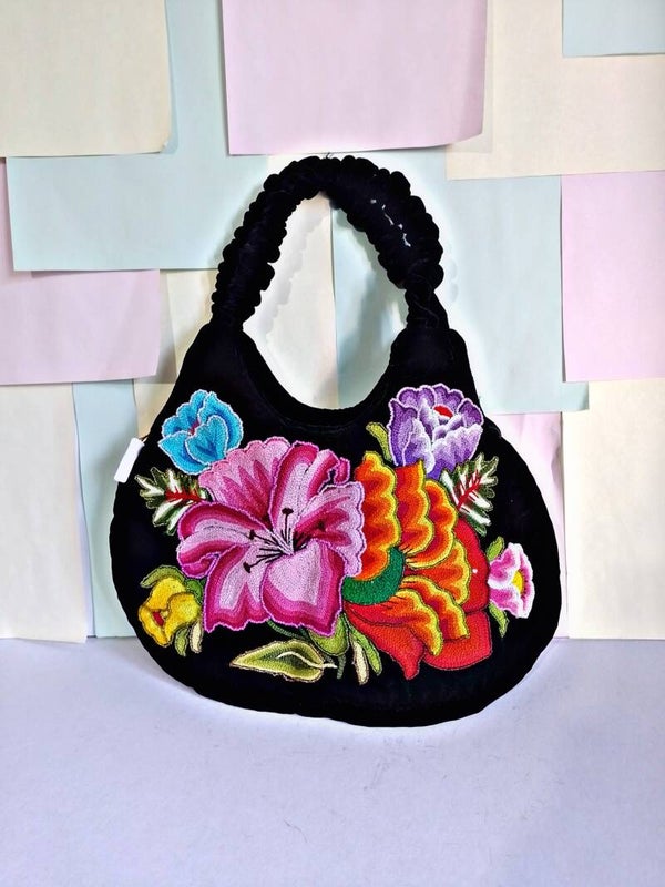 Bolsa en terciopelo y bordado del Istmo