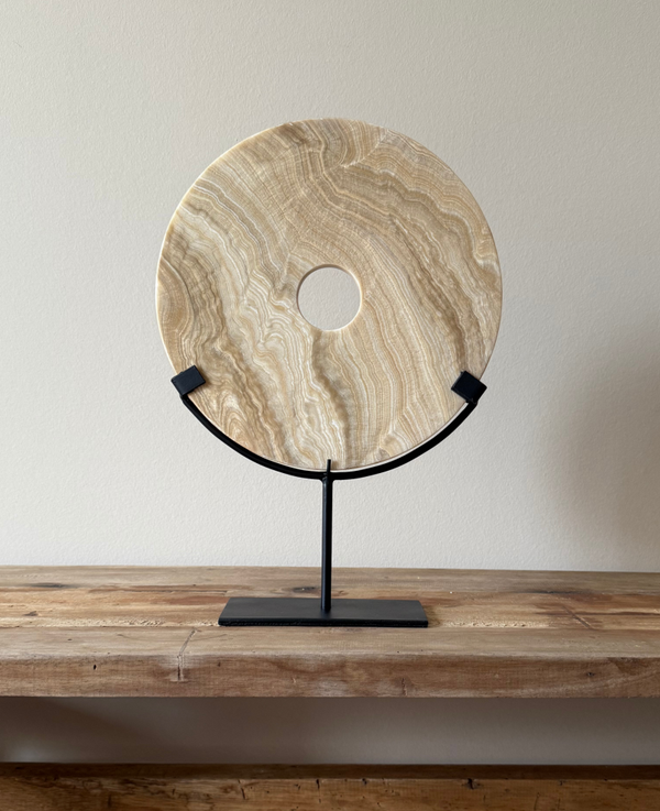 Onyx stenen Coin op metalen standaard – gepolijst & uniek natuurkunstwerk