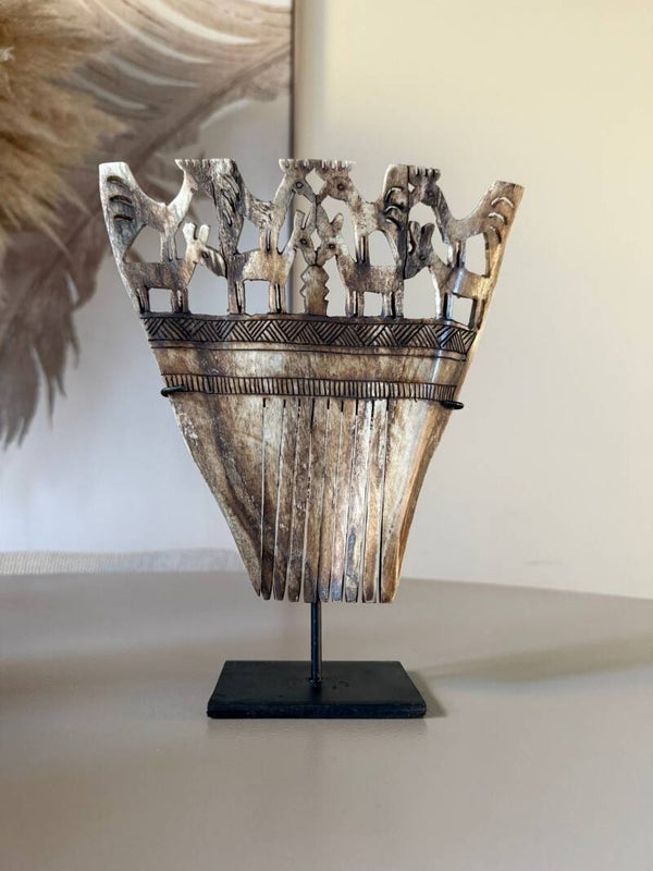 Handgesneden Sierkam van Been – Decoratief Interieurobject
