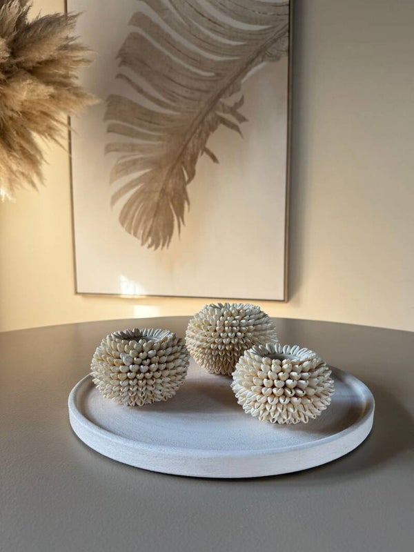 Luna – Handgemaakte waxinelichthouder met Kauri schelpen