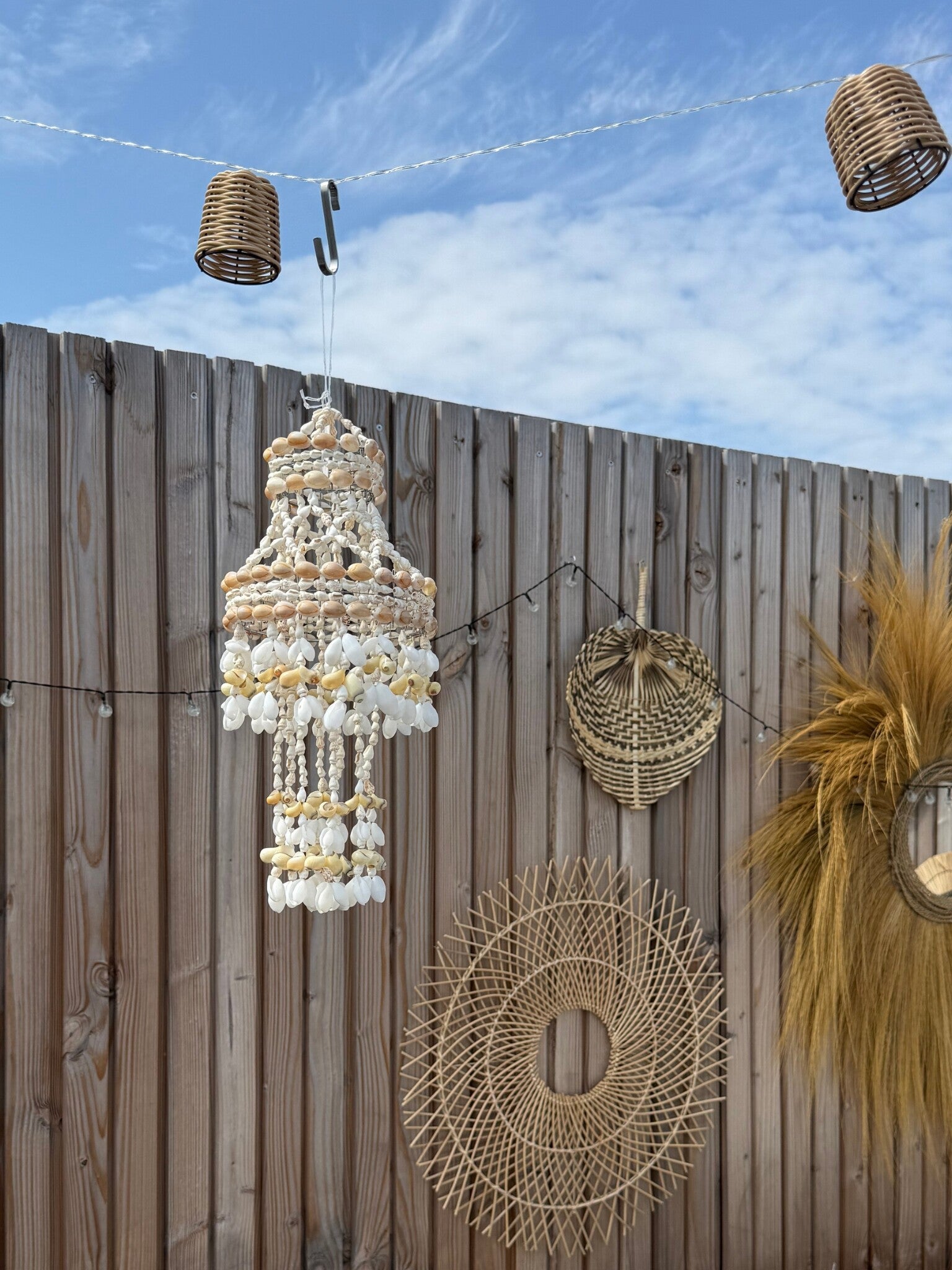 Handgemaakte Windgong Chandelier van Schelpen – Authentiek Indonesisch Vakmanschap voor een Rustgevende Sfeer