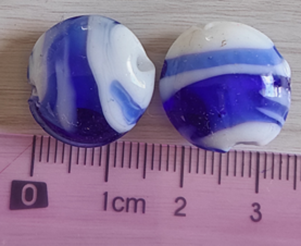 Bleu et blanc en sphère plate