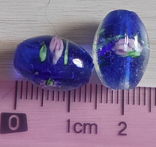 Style ballon de rugby : Bleu roi avec fleurs