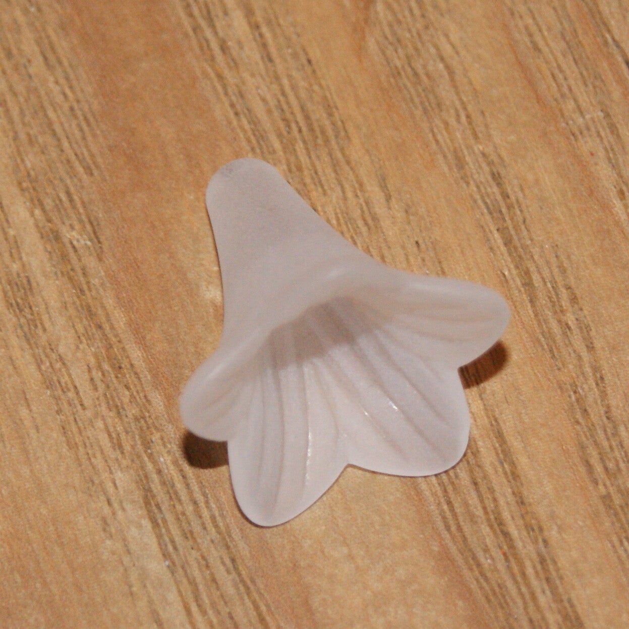 Cône blanc en résine