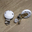 Attache tétine blanc