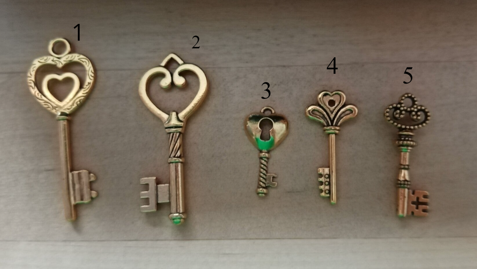 Différente clé doré