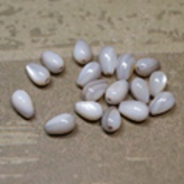 perle nacre goutte BEIGE 7x5