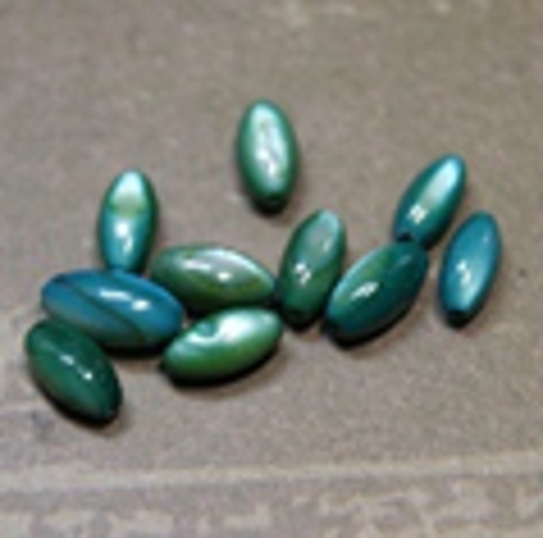 perle nacre goutte VERT EMERAUDE 10x5