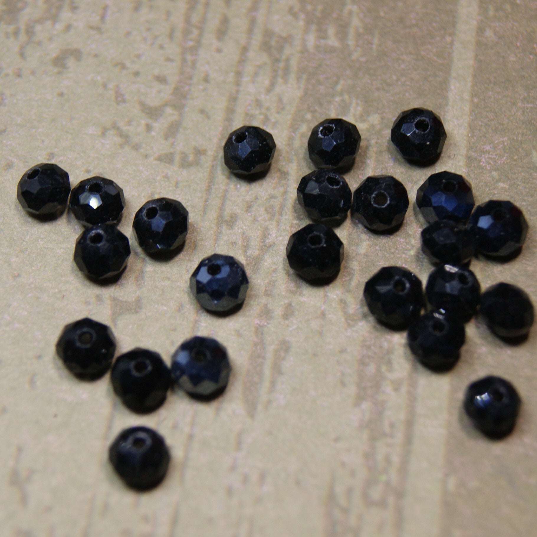 Perle cristal NOIR 6x4