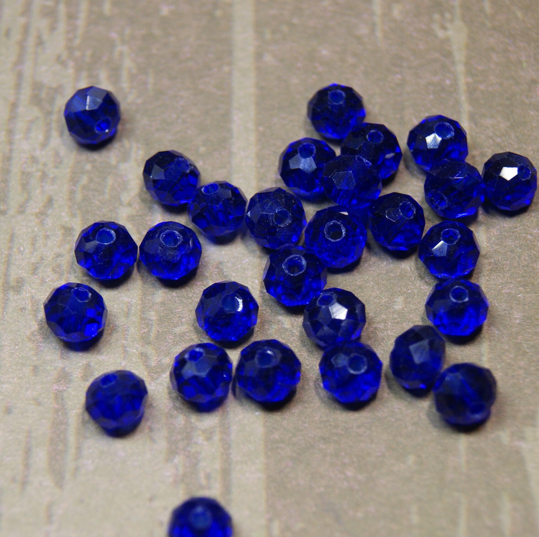 Perle cristal BLEU MARINE 6x4