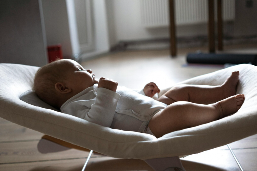 Baby in einer Wiege