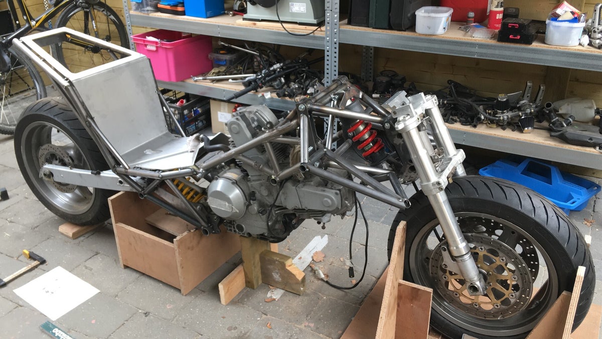 Welding rear and front subframe, trial fit rear suspension / Recumbent ...