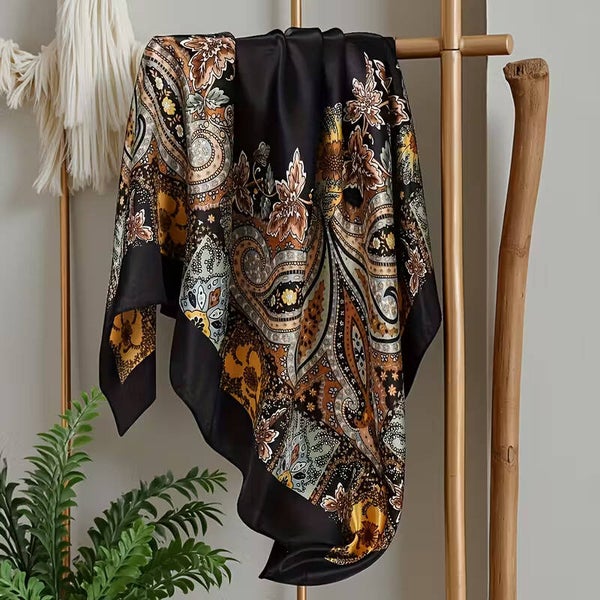 Foulard satin noir et oranger imprimer