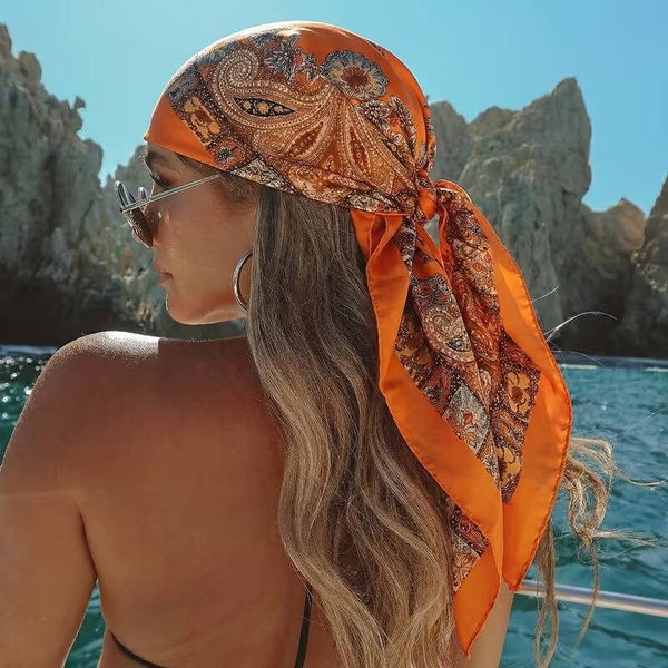 Foulard satin orange imprimer