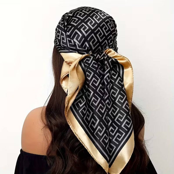 Foulard satin noir et doré imprimer