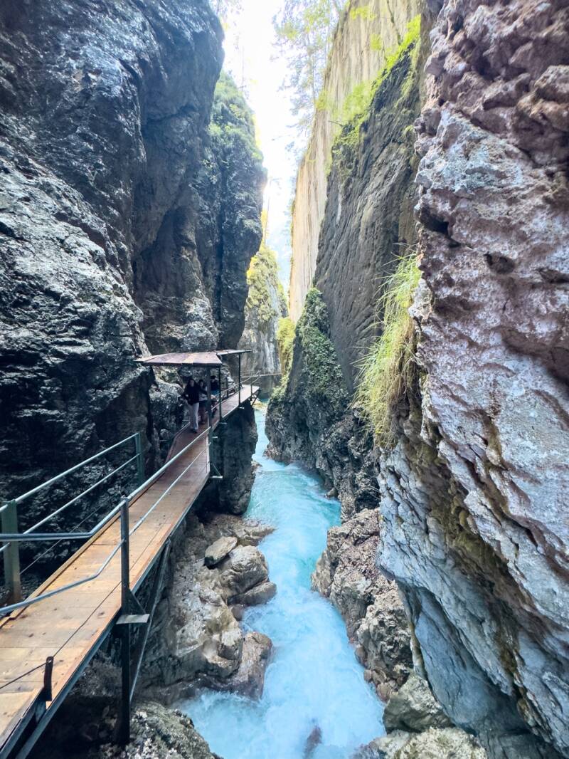 familienausflug-mittenwald-wasserfall-standard.jpg