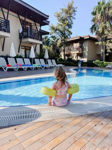 felicia-village-tuerkei-kind-im-pool-familienurlaub-standard.jpg