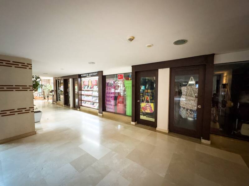 geschaefte-hotel-oleander-standard.jpg
