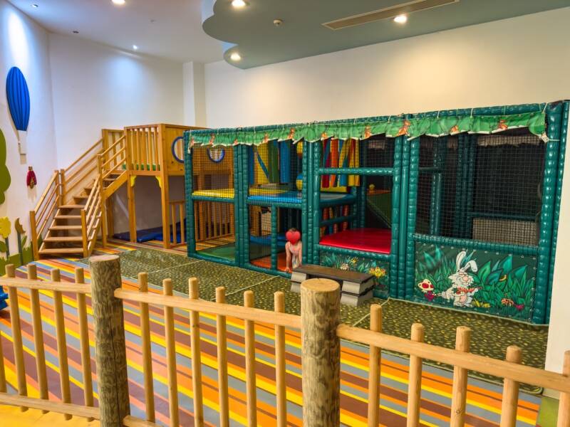indoor-spielplatz-oleander-side-standard.jpg