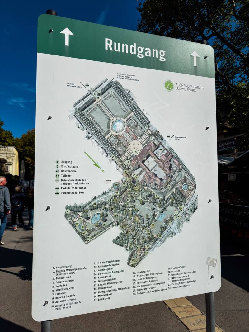 mama-tochter-im-schlossgarten-ludwigsburg-standard.jpg
