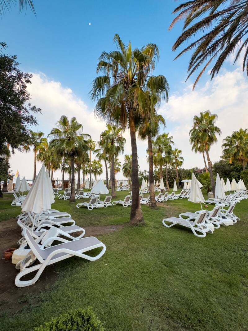 oleander-hotel-liegewiese-standard.jpg