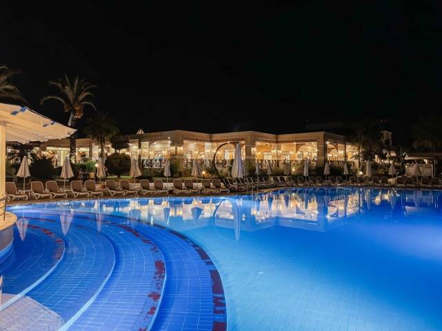 pool-tui-kids-club-standard.jpg