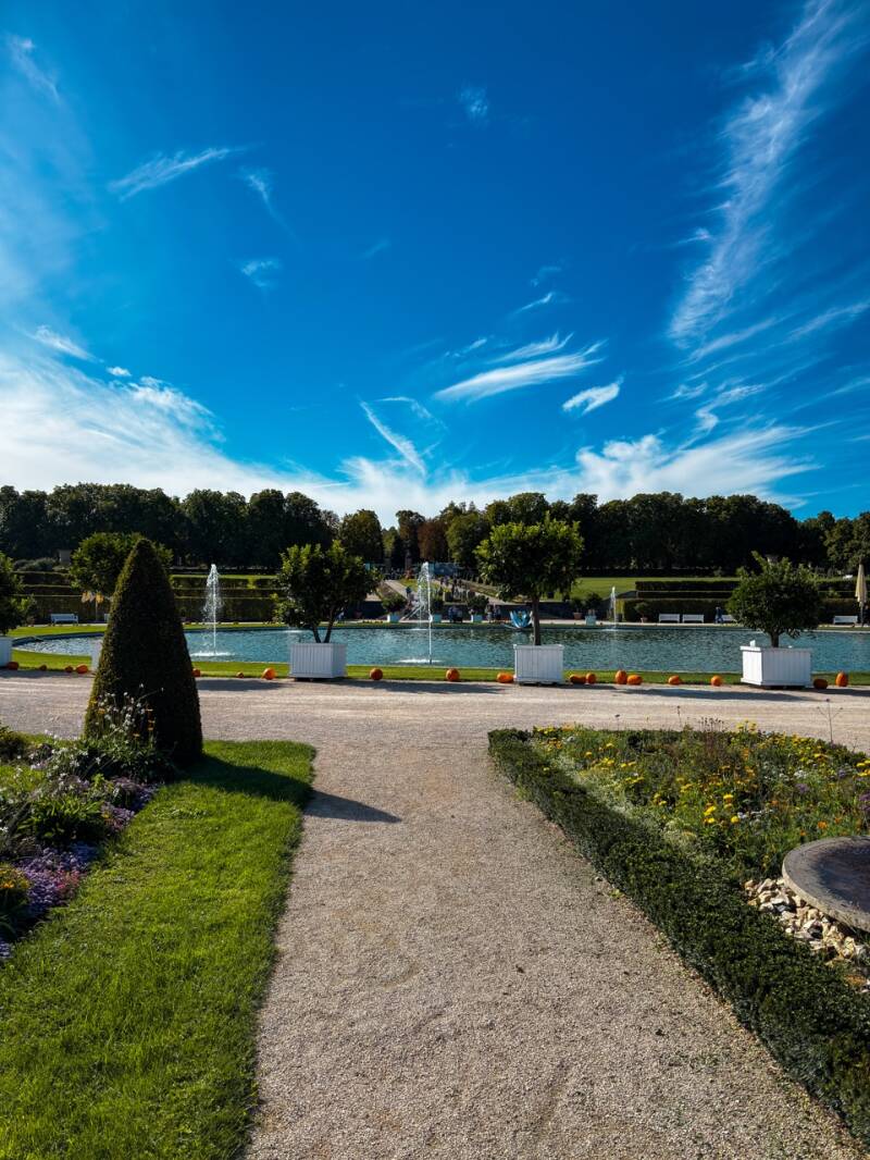 schloss-ludwigsburg-im-herbst-standard.jpg