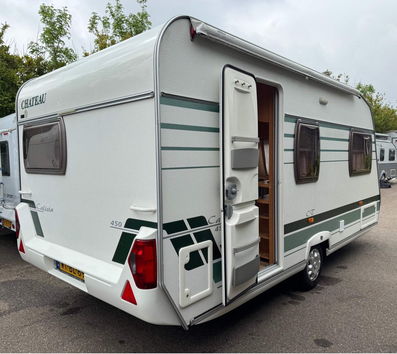 Chateau Calista 450 CT Caravan + voortent + luifel