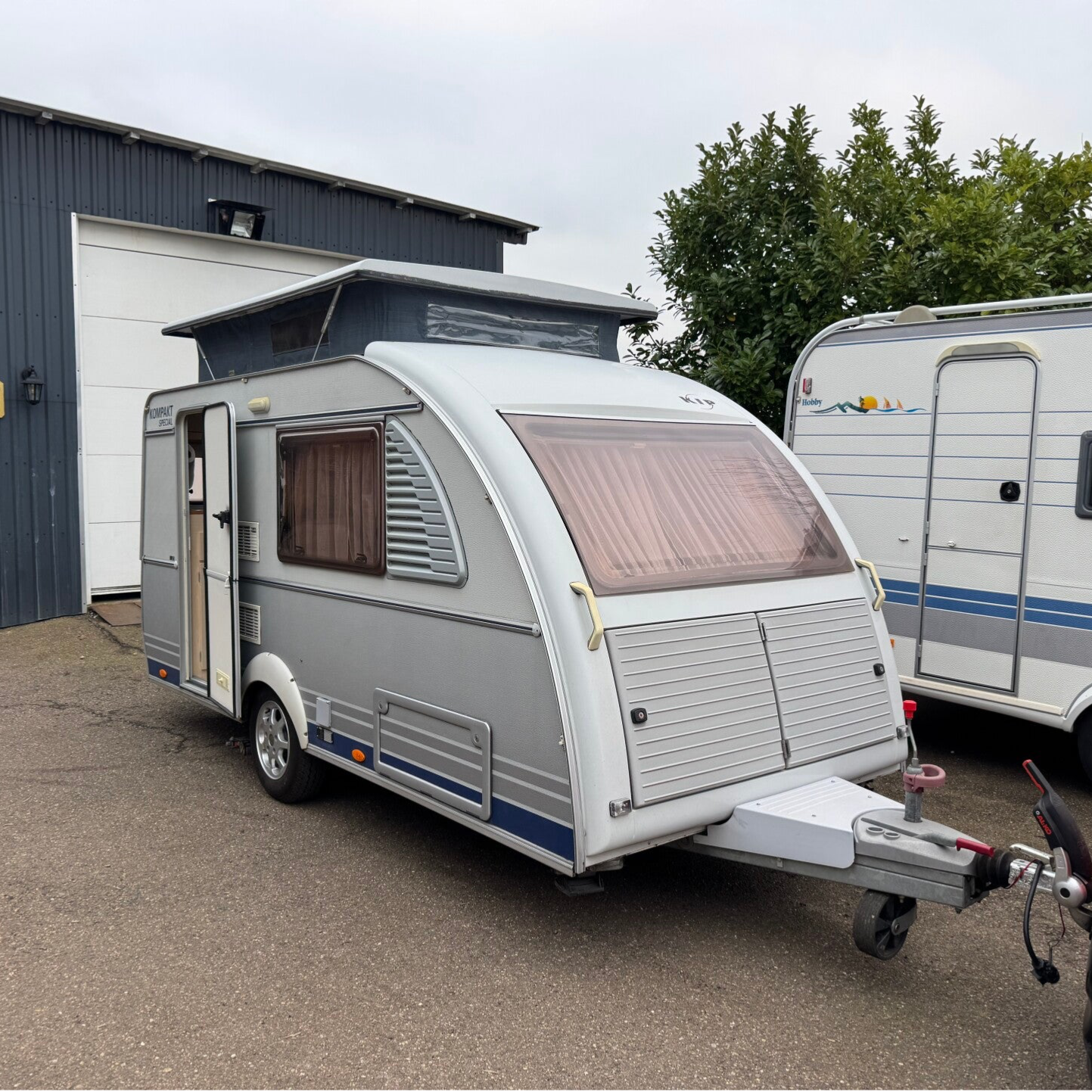 Kip Kompakt 37 EKV Hefdak Caravan + mover + voortent + luifel