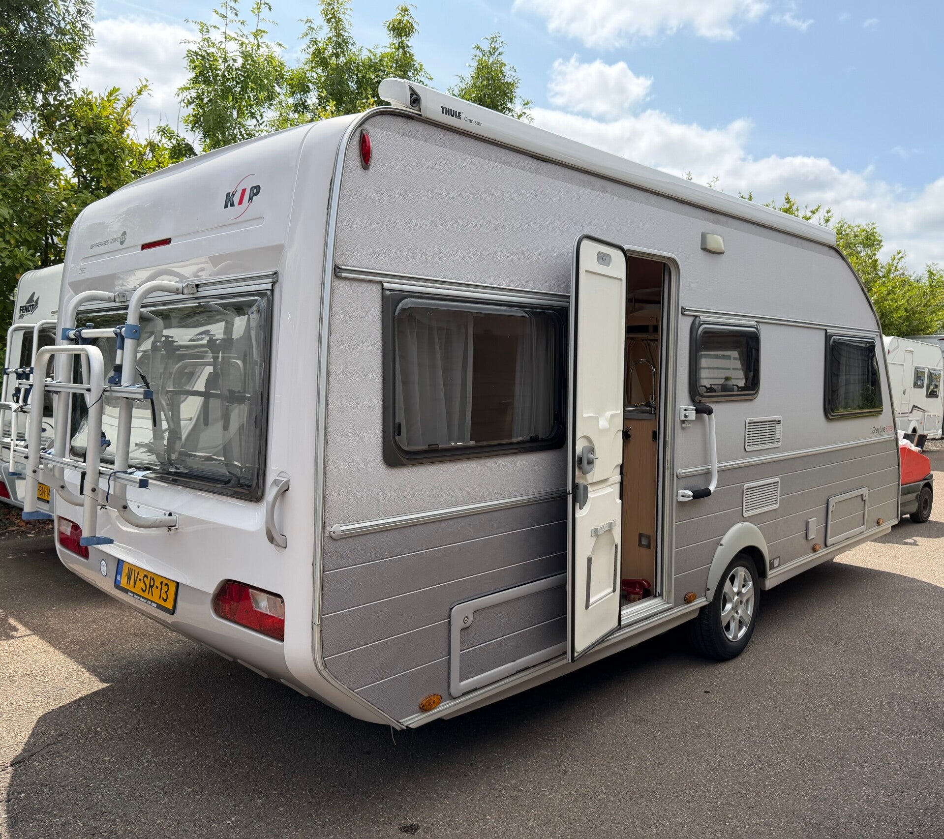 Kip GreyLine 53 TEB Caravan + mover + voortent + luifel