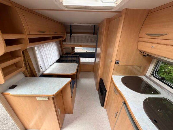 Fendt Saphir Caravan + mover + voortent + stapelbed
