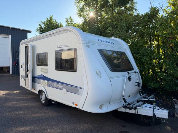 Hobby De Luxe 440 SF Caravan + mover + voortent