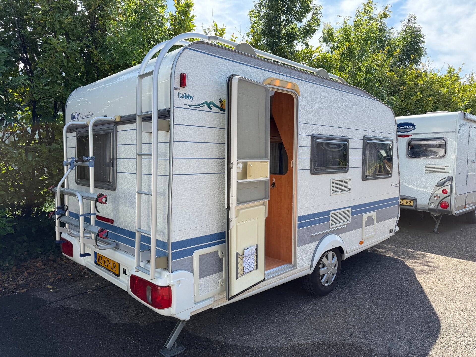 Hobby Excellent Easy 400 Caravan + voortent + luifel