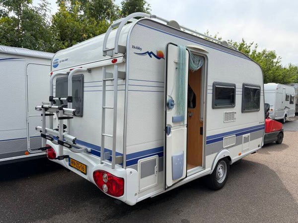 Hobby De Luxe 400 Caravan + voortent