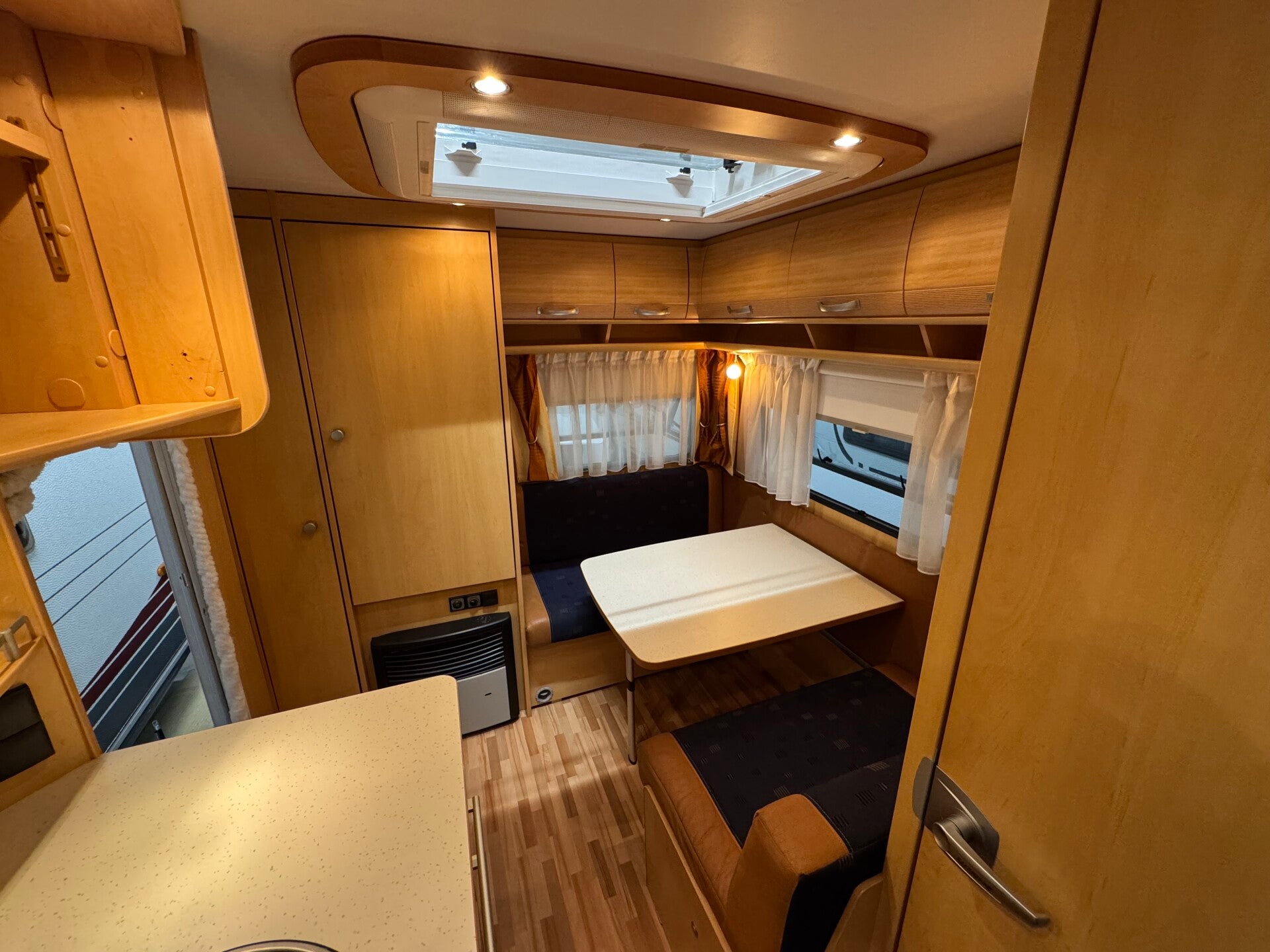 Dethleffs Camper 440 DB Caravan + voortent + luifel