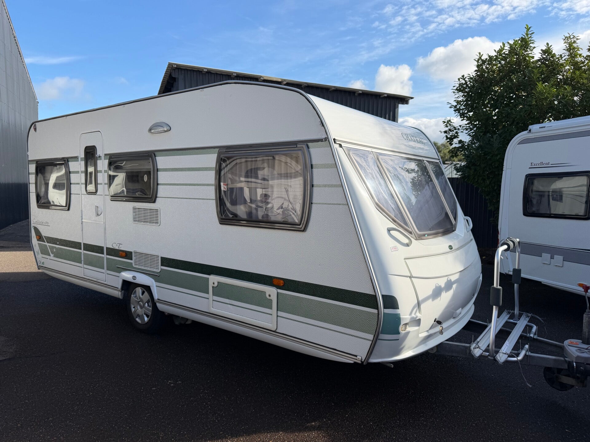 Chateau Calista 470 UE Caravan + mover + voortent