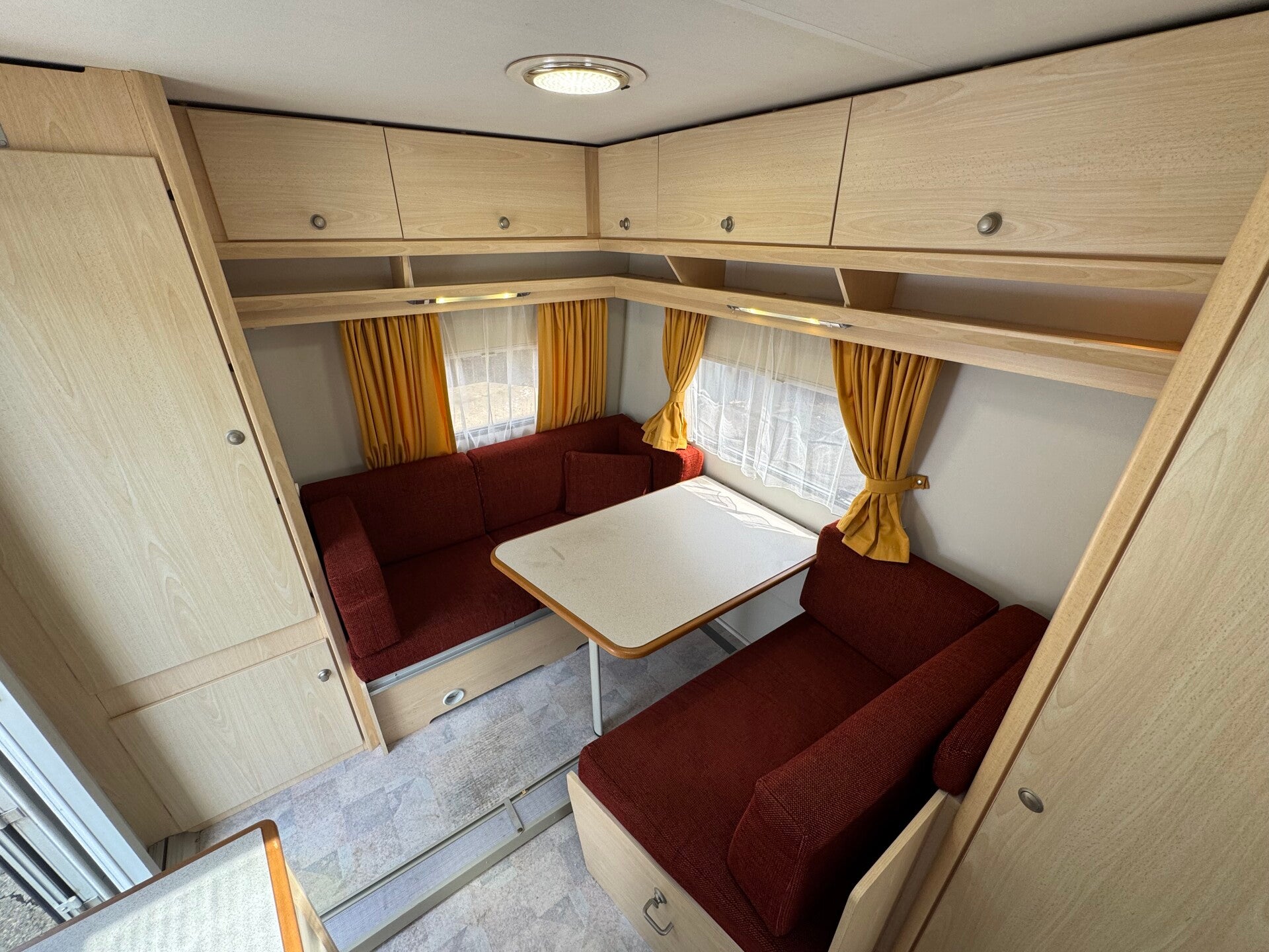 Kip Shuttle Caravan 44 TTR + Mover + Voortent