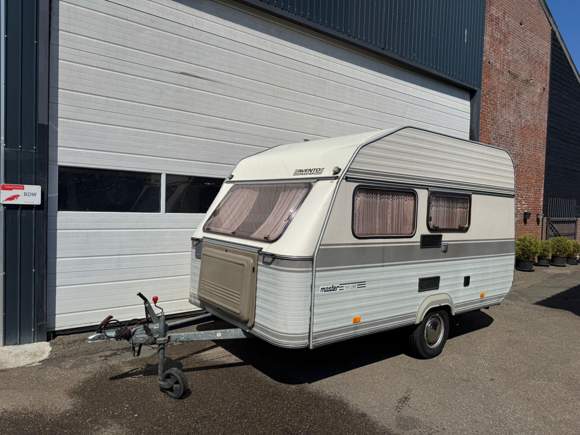 Avento Master 350 Caravan + voortent