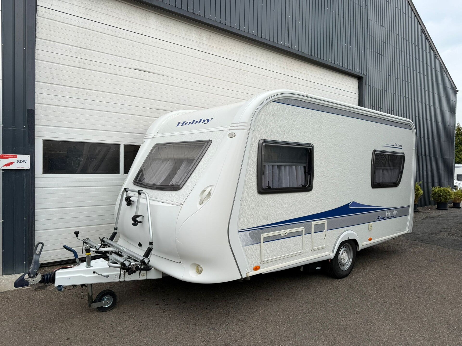 Hobby De Luxe 440 SF Caravan + mover + voortent