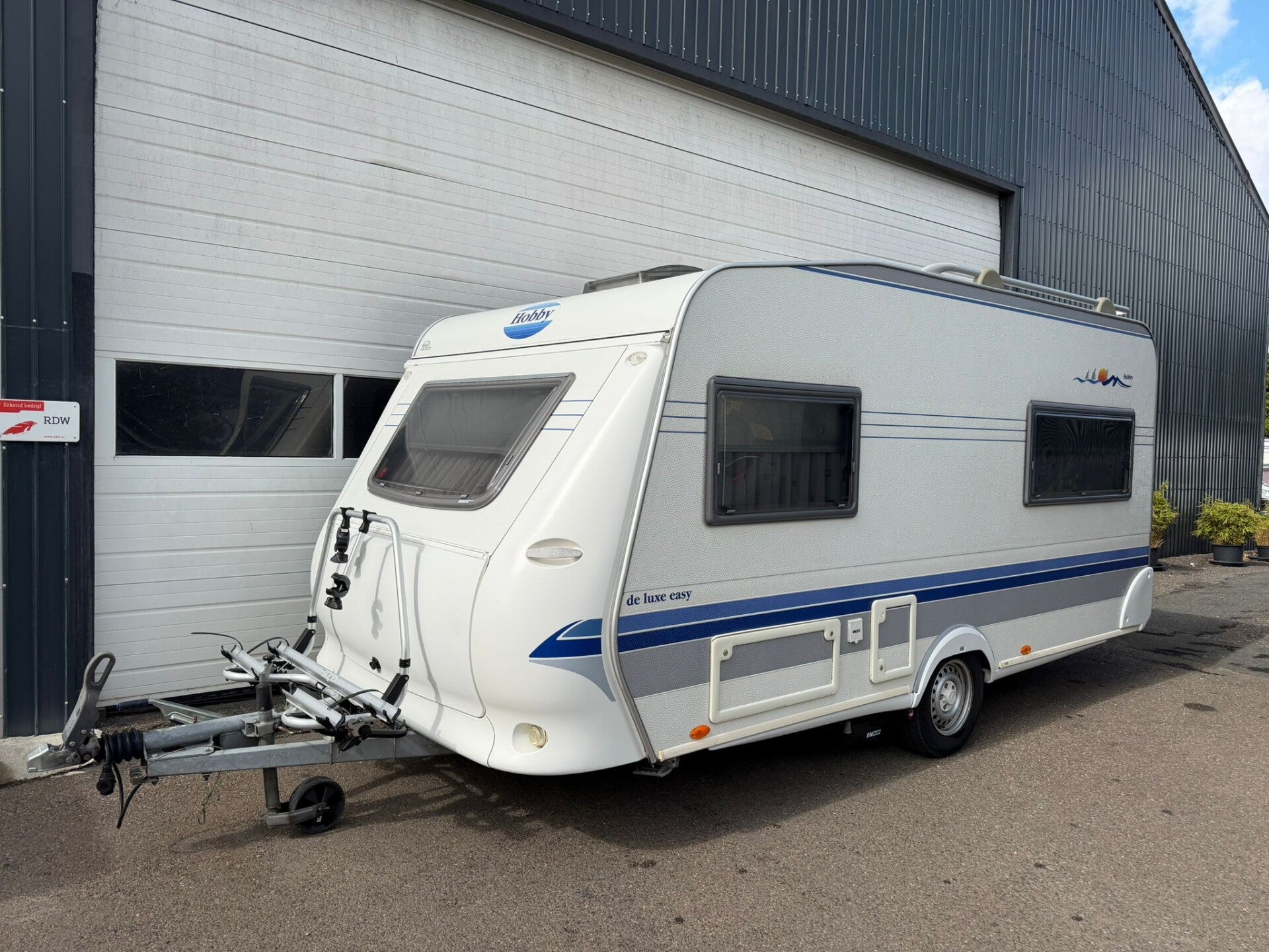 Hobby De Luxe 440 Caravan + Mover + Voortent